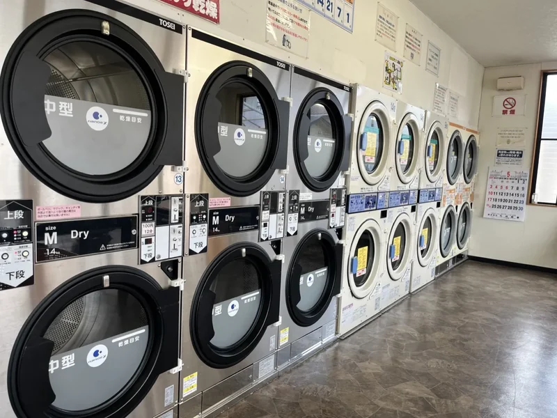 ナノイーX搭載の乾燥機がずらりと並ぶ清潔な店内